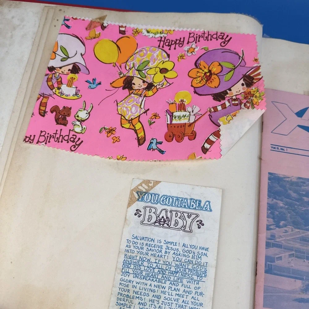 Vtg 1970's Red Wilco Scrapbook White Kitty Cat Flowers Large
